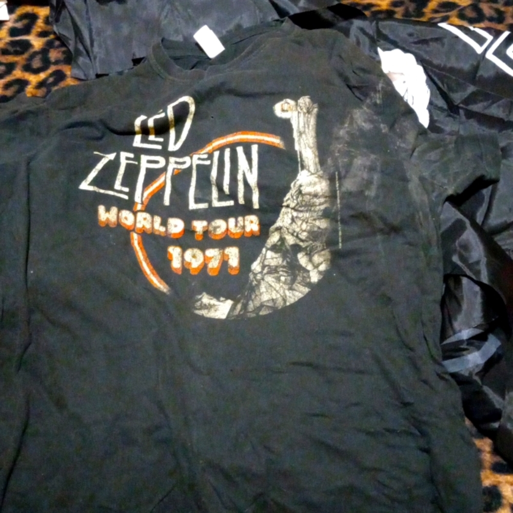 vintage Led Zeppelin from world tour 1971 t-shirt sell for 200